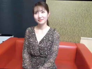 搬到隔壁的苗条美女，虽然有着明亮的气氛，但总是很寂寞……忘了前妻和我是中出性爱 森沢かな